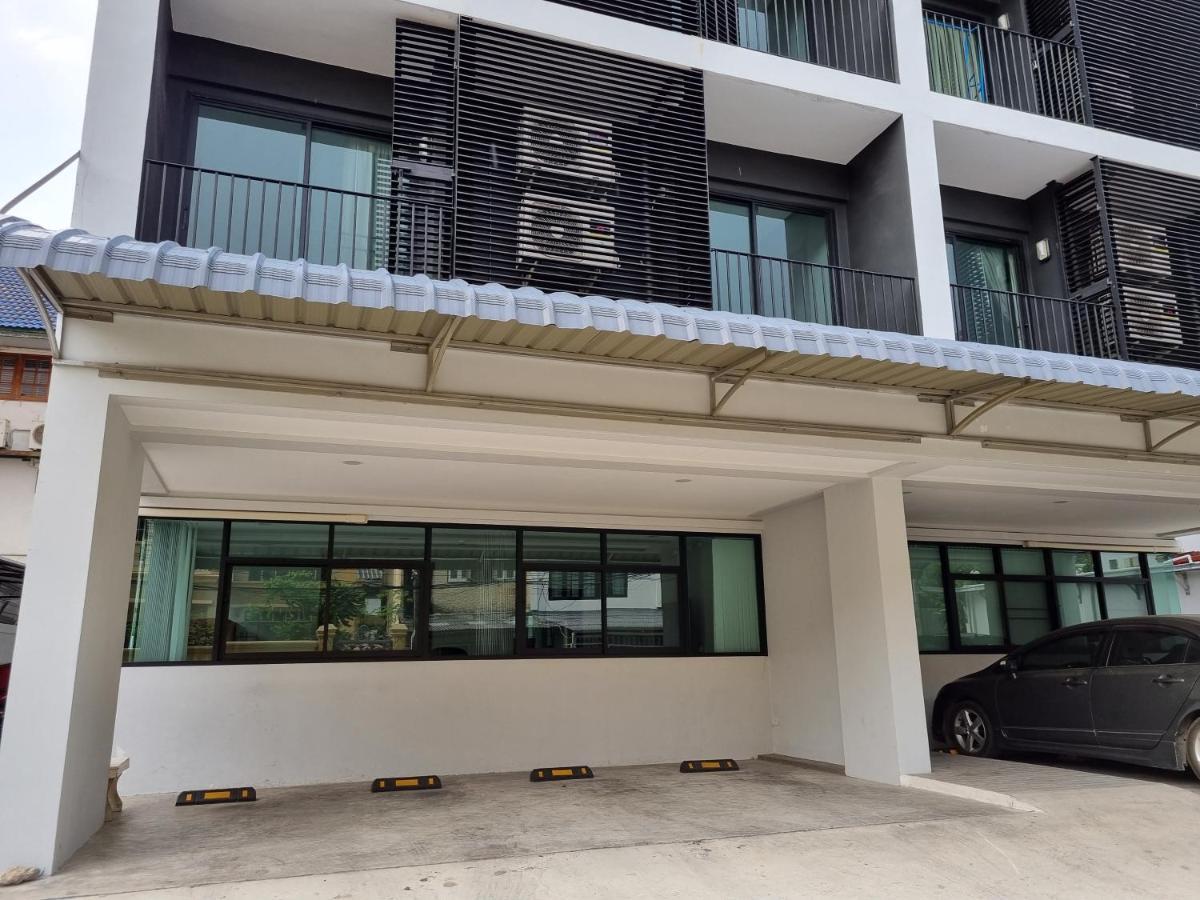 Tiara Place Bangkok Buitenkant foto